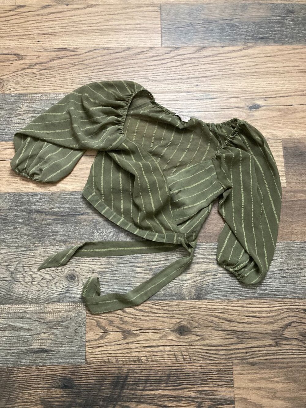 BCBG Generation Top Womens Small Cropped Olive Green Tie Balloon Sleeve Hippie